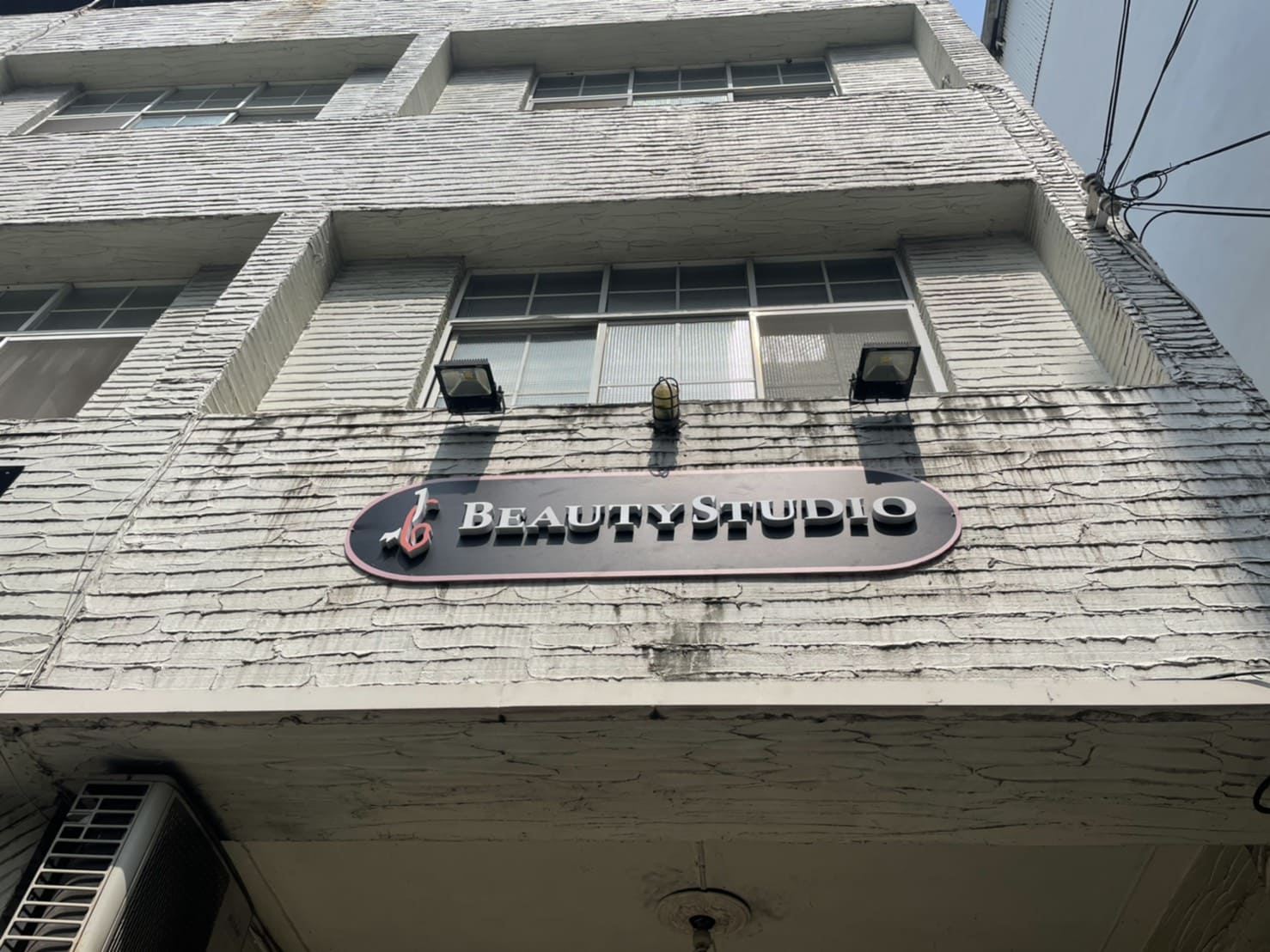BEAUTY STUDIO
