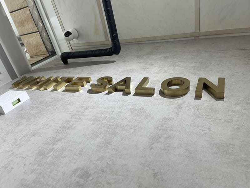 WHITE SALON