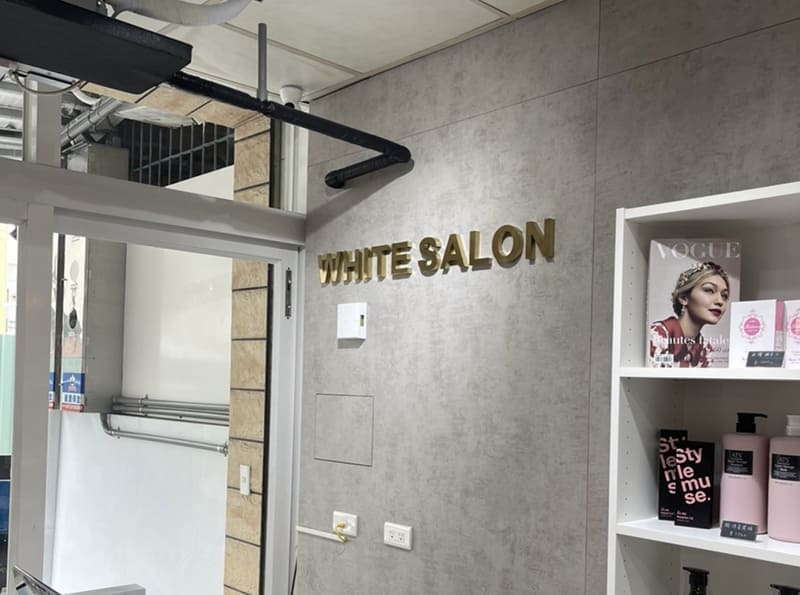 WHITE SALON